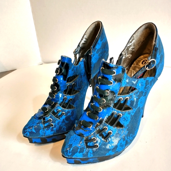 Dollhouse Shoes - Beautiful Blue and Black Dollhouse Stilletos Size 6.5